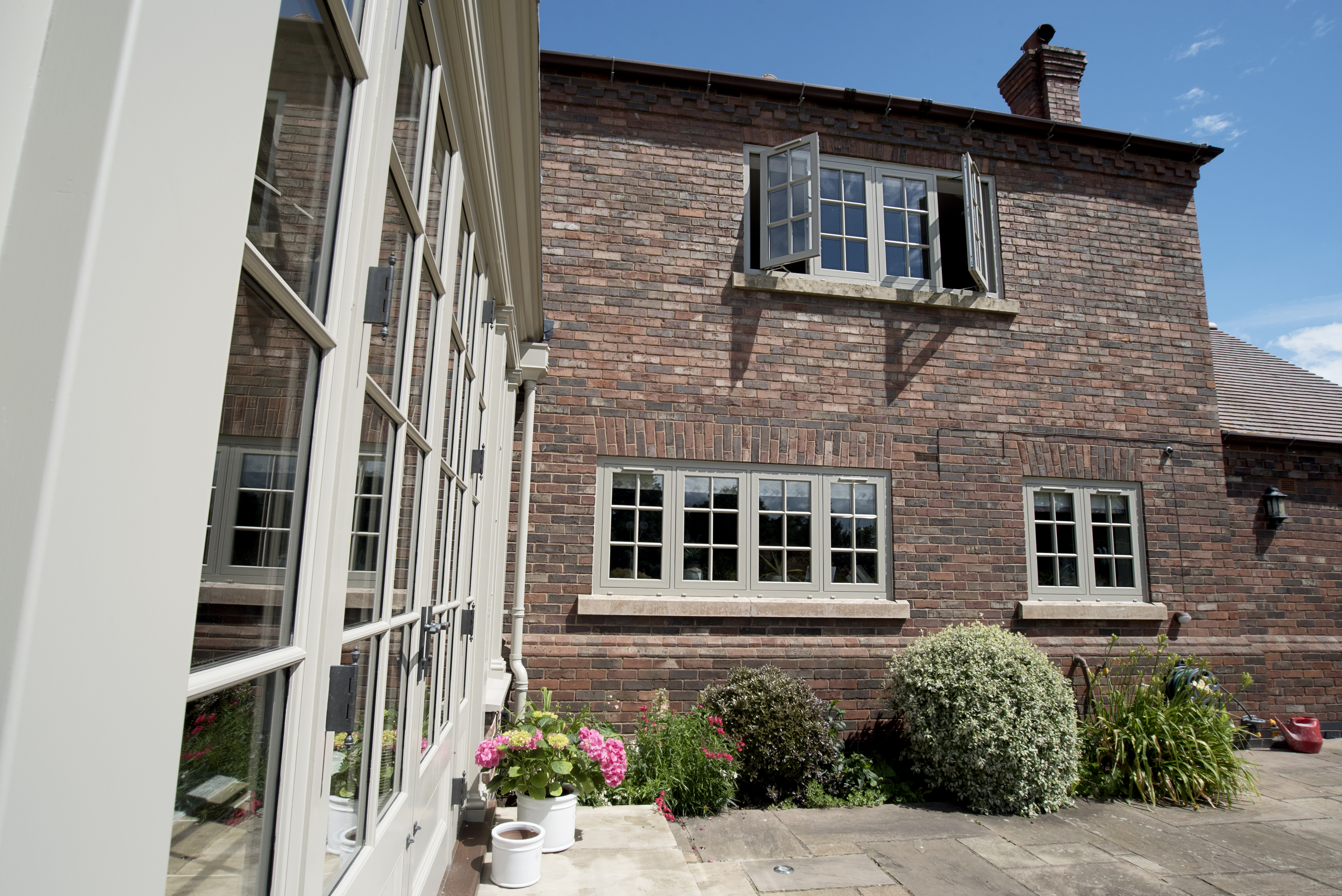 The AluK 58BW Flush Window